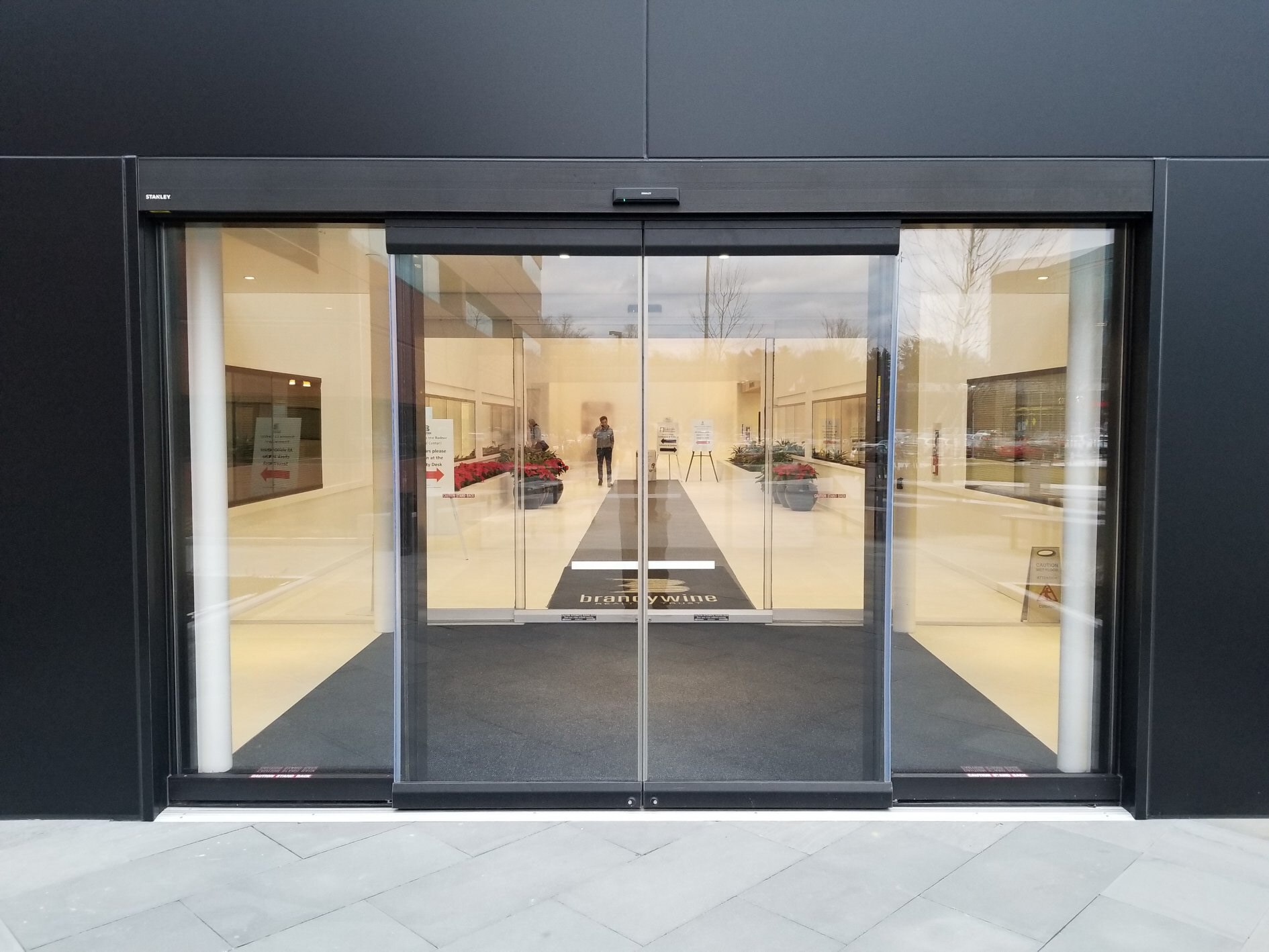 Dura Glide® All Glass 20003000 All Glass Automatic Sliding Door Stanley Access Technologies 6601